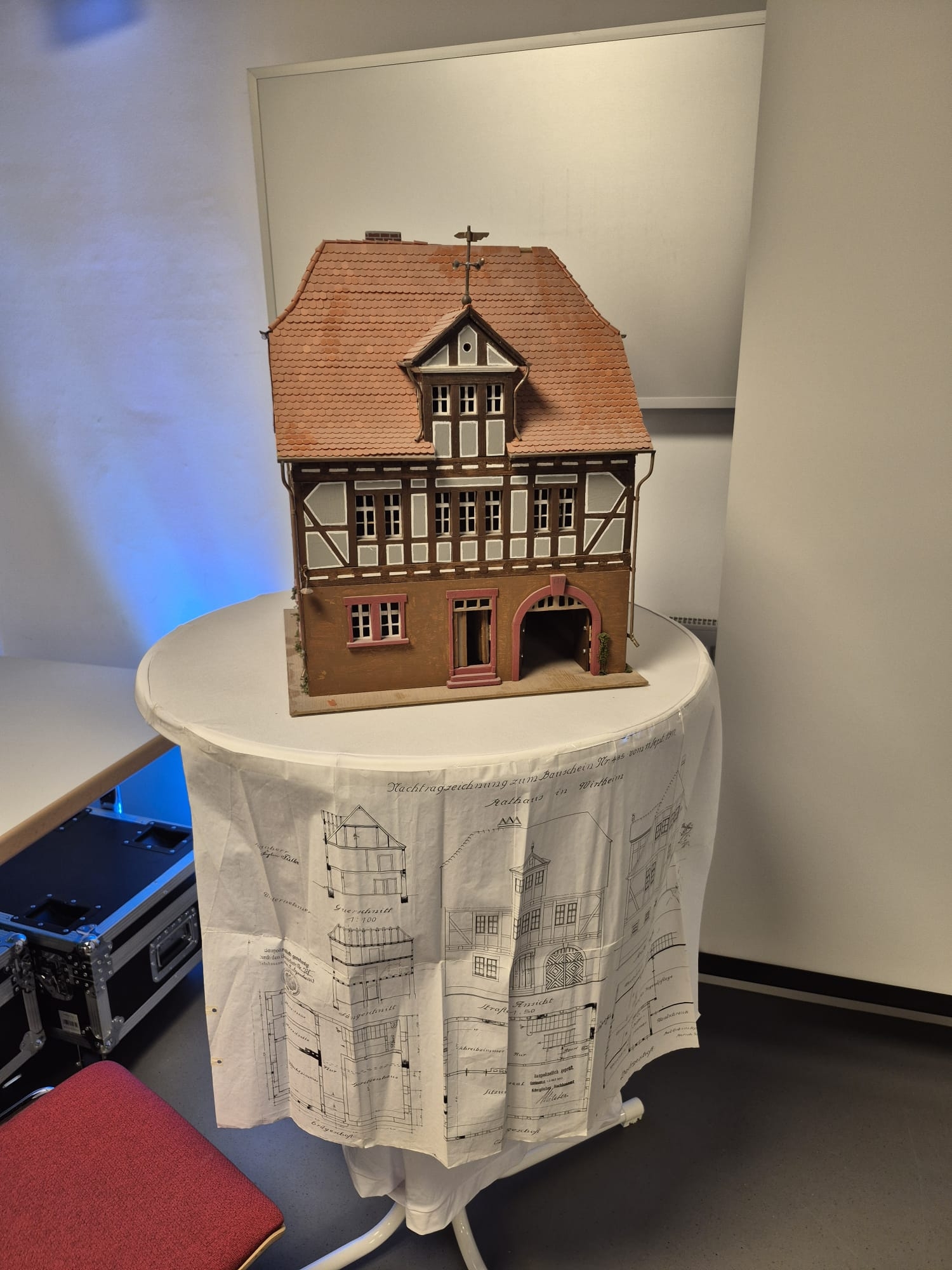 Modell-Nachbau des ehemaligen Rathauses Wirtheim, Karlheinz Dietrich