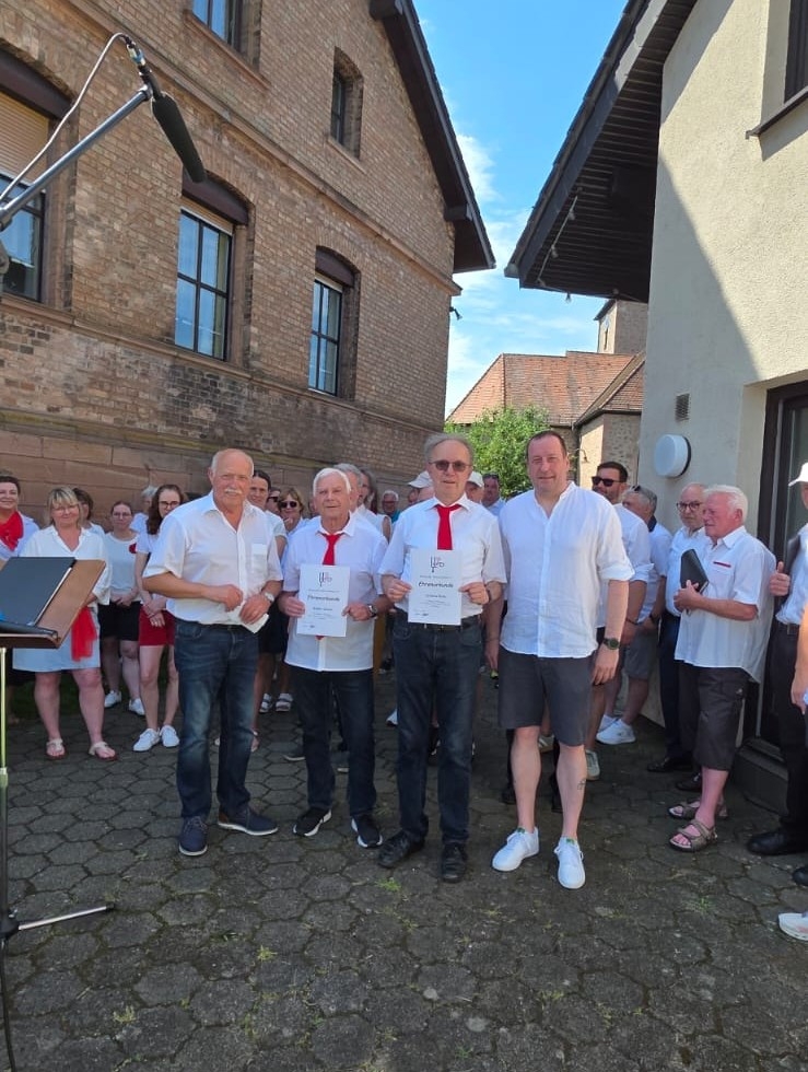 Die geehrten Mitsänger Rainer Lacker und Gerhard Reitz